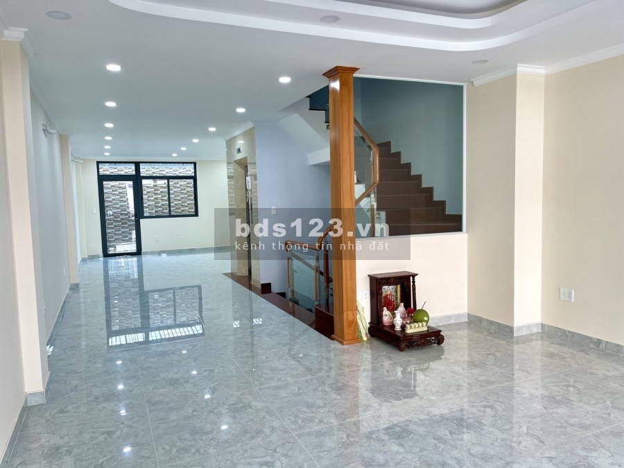 Cho thuê mặt bằng tầng trệt, tầng 1 làm văn phòng