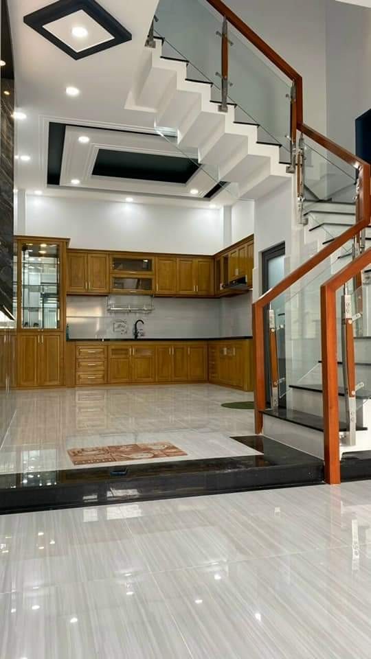 Nhà Bán Cách Mạng Tháng Tám 60m2, 3 lầu 5PN, 4 WC Giá Rẻ