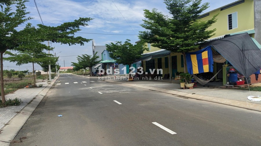 Bán Đất 80m2, SHR, thị Trấn Đức Hòa Long An