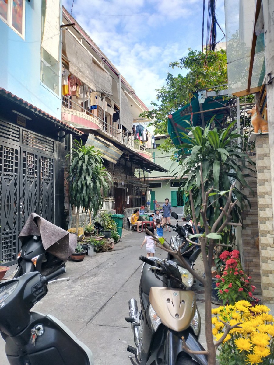 Bán Nhà Hẻm 986 CMT8 P4 Tân Bình Giá Rẻ, 45 m2, 4 lầu, 4 Phòng Ngủ