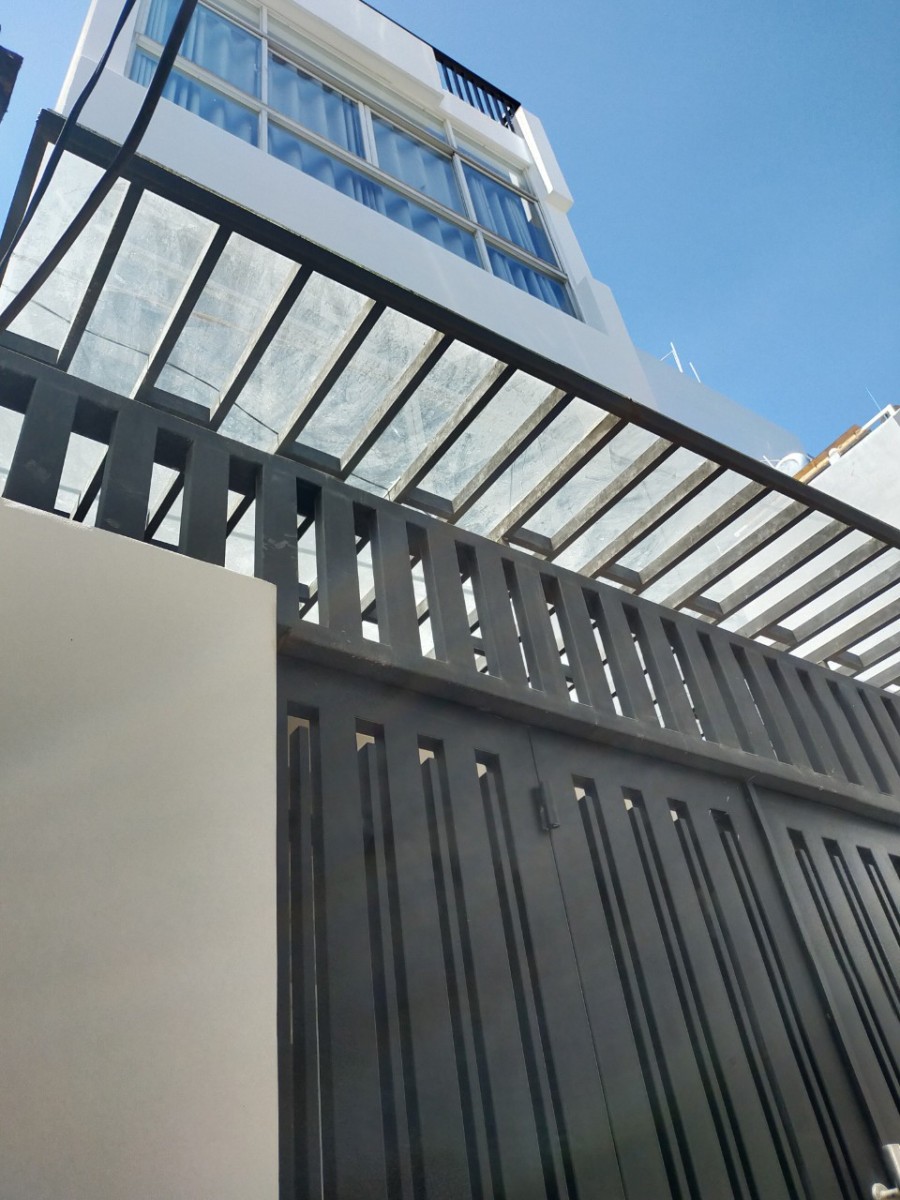 Nhà Bán Cách Mạng Tháng Tám 60m2, 3 lầu 5PN, 4 WC Giá Rẻ