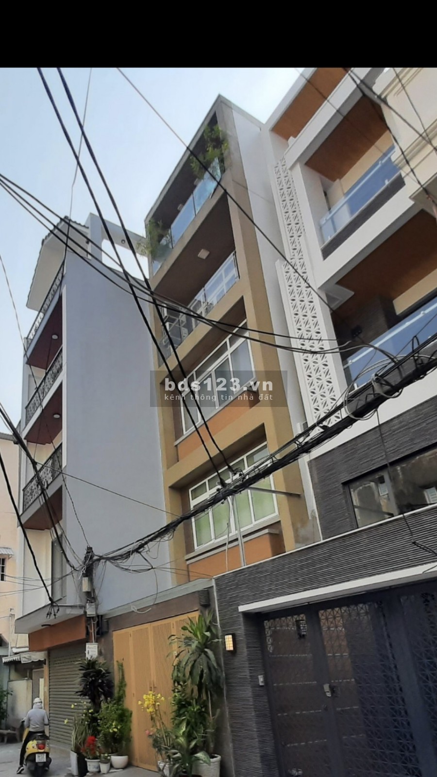 Bán nhà HXH Trần Hưng Đạo Q5. DT: 4,3m x 22m trệt 4 lầu, nhà mới