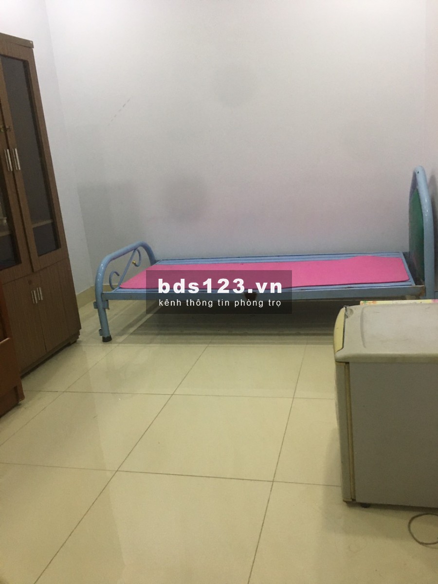 Còn 2 phòng cho nữ thuê, mặt tiền Châu thị Hóa số 95