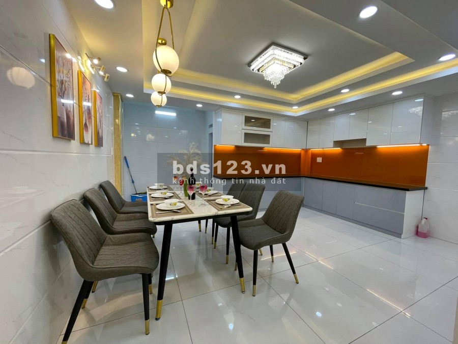 Nhà đẹp cao cấp 5 tầng có thag máy mt đườg 15m thôg quag trug p10 gv tphcm