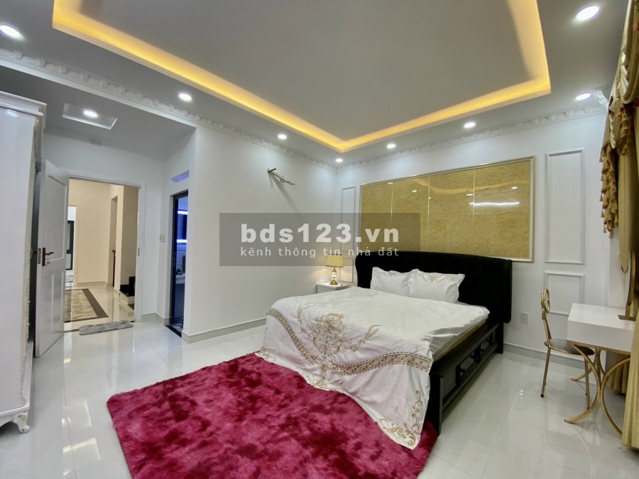 Nhà đẹp cao cấp 5 tầng có thag máy mt đườg 15m thôg quag trug p10 gv tphcm