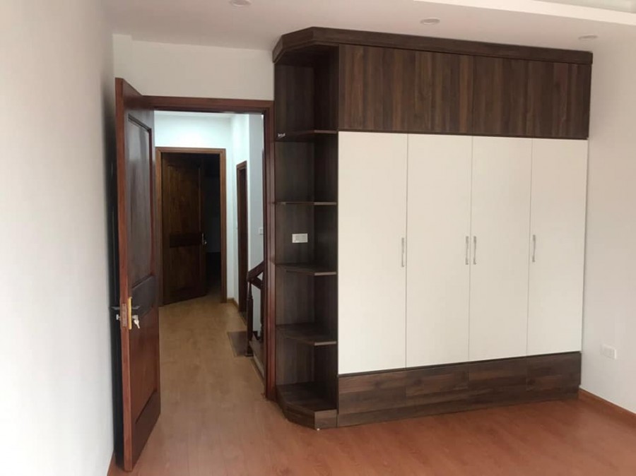 Bán Nhà 5 Tầng Phân Lô, Hoàng Văn Thái, DT 45m2, Mt 4m, Gara Ô Tô. Giá chỉ 6,55 tỷ.