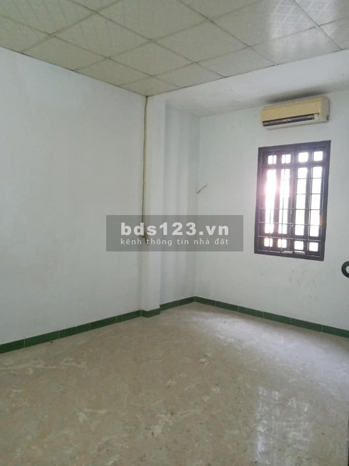 Bán nhà Lạc Long Quân, Hẻm xe hơi, Tân Bình, 2 tầng, BTCT, 3 tỷ 500 triệu.