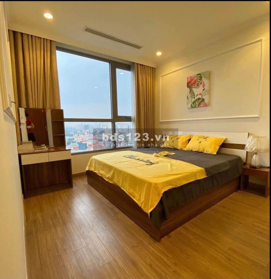 Cần bán căn hộ R5 royal city 102m giá 3.8 tỷ bao phí, full đồ