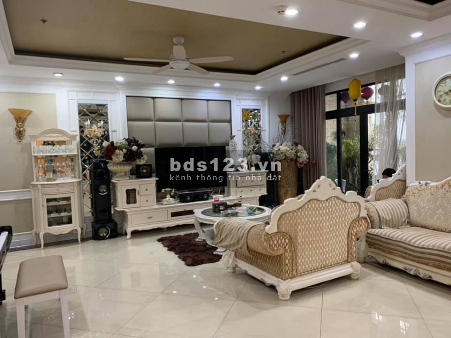 Cần bán căn hộ R5 royal city 102m giá 3.8 tỷ bao phí, full đồ