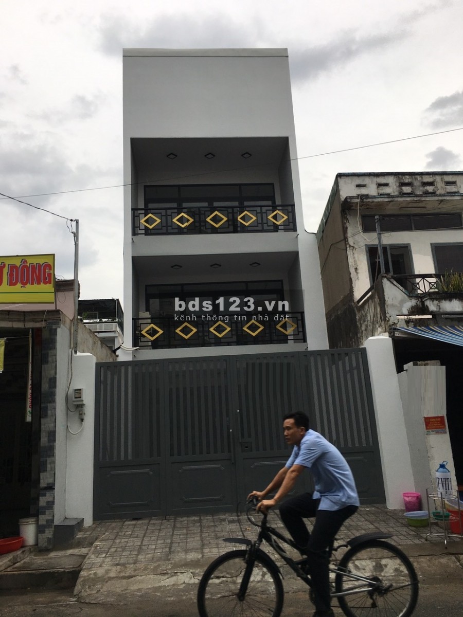 Tân Hòa Đông, Quận 6 dt 5.5 x 30 vị trí đẹp