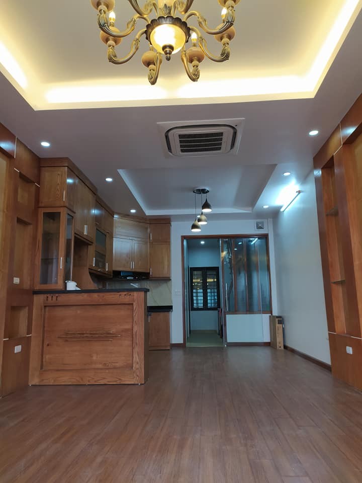 Bán nhà riêng ngõ 100 Hoàng Quốc Việt 7 tầng thang máy 60m giá 16 tỷ