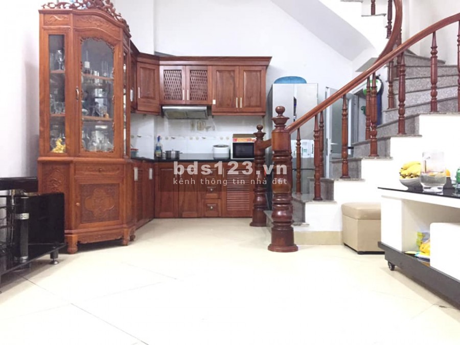 Bán nhà trung tâm Đống Đa, Nhỉnh 3 tỷ, 35m, về ở luôn.