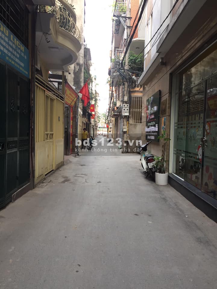 Bán nhà trung tâm Đống Đa, Nhỉnh 3 tỷ, 35m, về ở luôn.