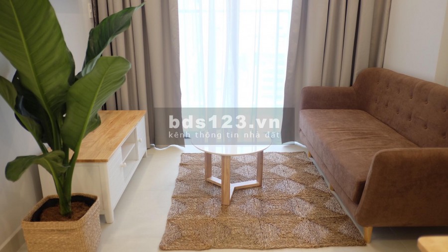 Bán căn hộ ngay trung tâm gần sân bay, 72m2, 2PN tặng nội thất giá 4.5 tỷ bao hết, sắp có sổ hồng