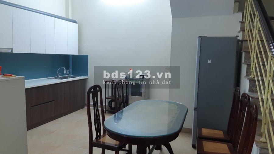 Cho thuê nhà 3 tầng trong ngõ 373 Âu Cơ, Nhật Tân!