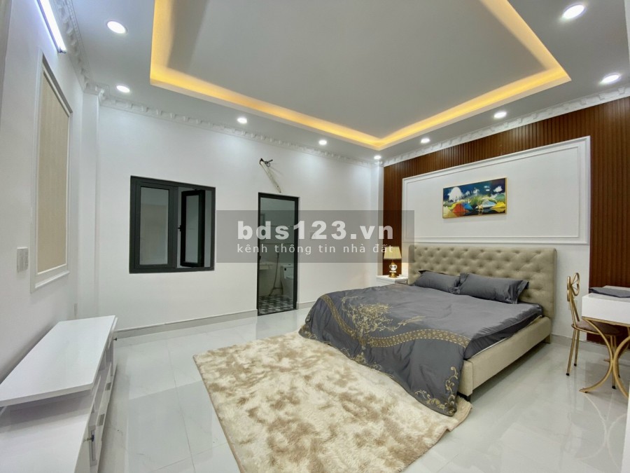Nhà đẹp cao cấp 5 tầng có thag máy mt đườg 15m thôg quag trug p10 gv tphcm