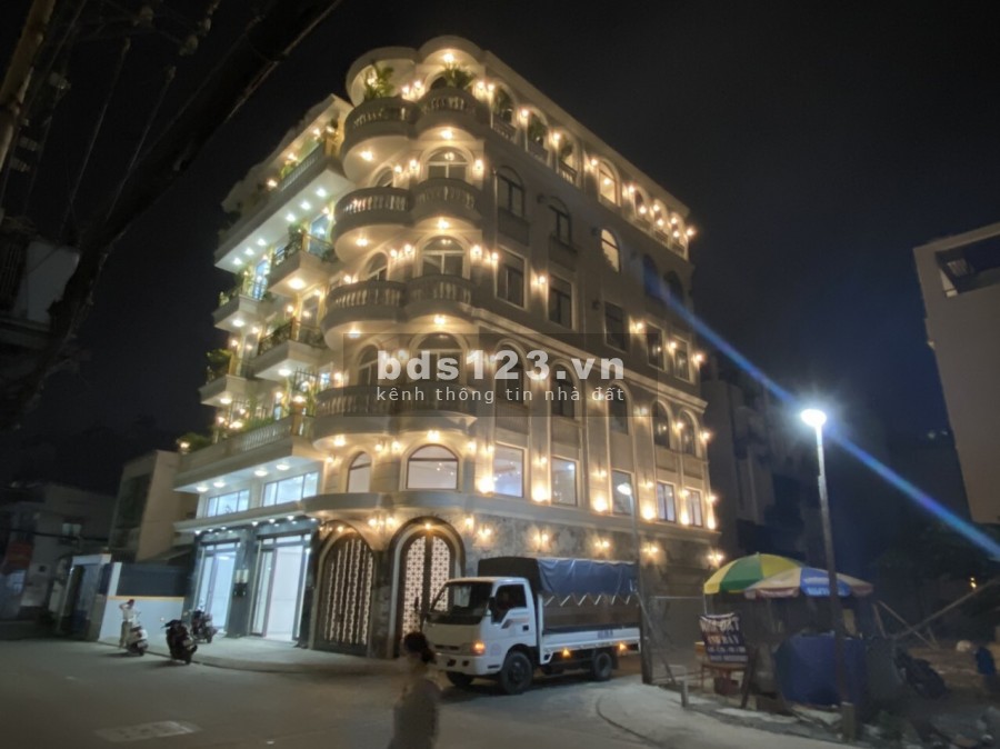 Nhà đẹp cao cấp 5 tầng có thag máy mt đườg 15m thôg quag trug p10 gv tphcm