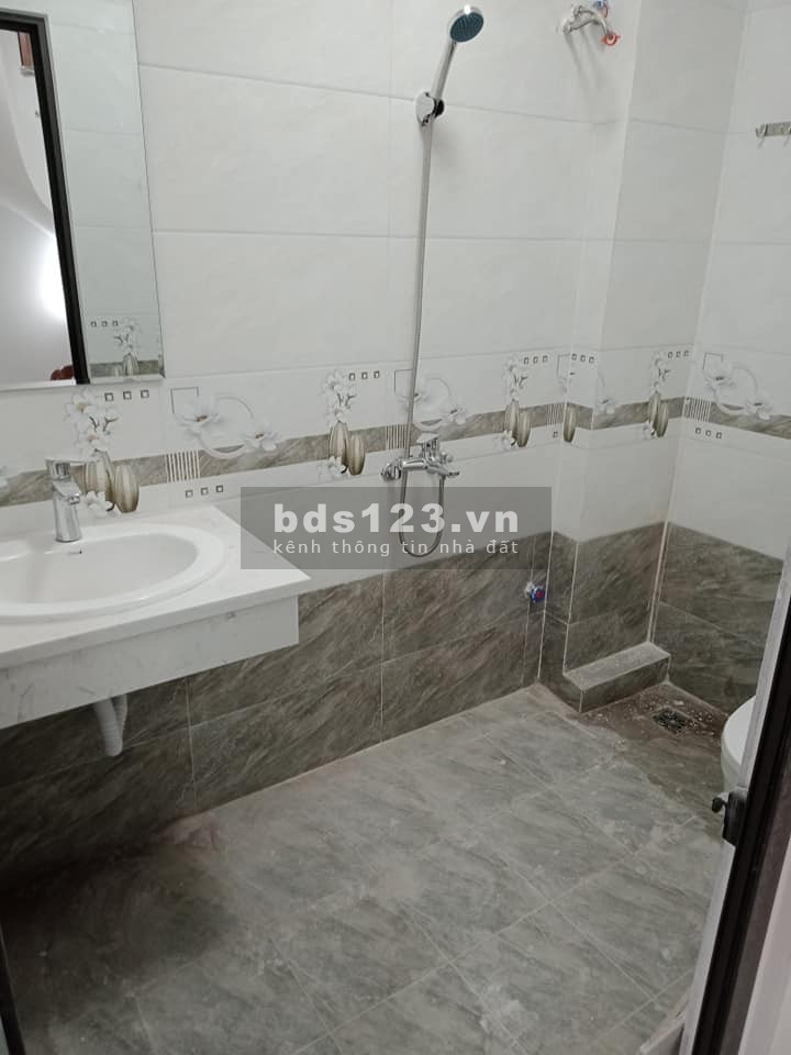 4.x tỷ nhà 5 tầng x 43m2, mt 4m, gara Ô TÔ, 20m ra mặt phố Tứ Hiệp, Thanh Trì