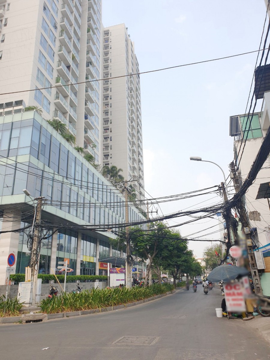 Nhà 137.3m2/2lầu đang làm CHDV đường Thành Thái P14 Q10
