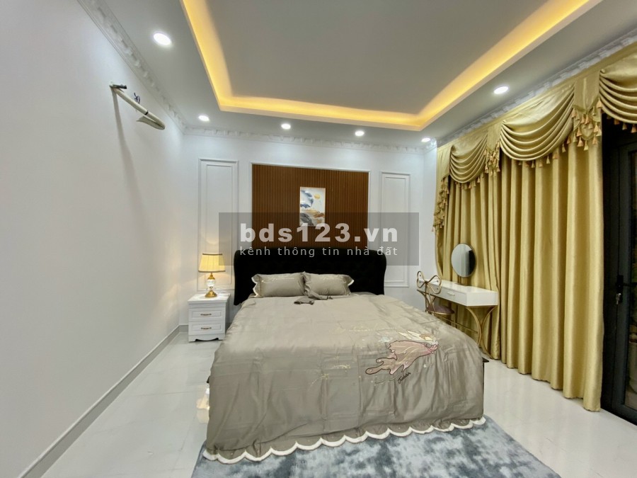 Nhà đẹp cao cấp 5 tầng có thag máy mt đườg 15m thôg quag trug p10 gv tphcm