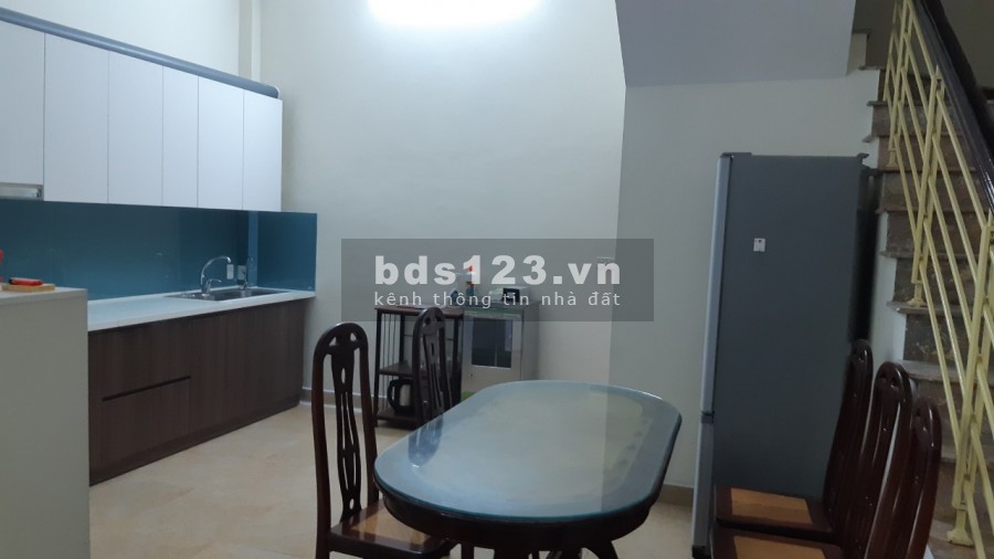 Cho thuê nhà 3 tầng trong ngõ 373 Âu Cơ, Nhật Tân!