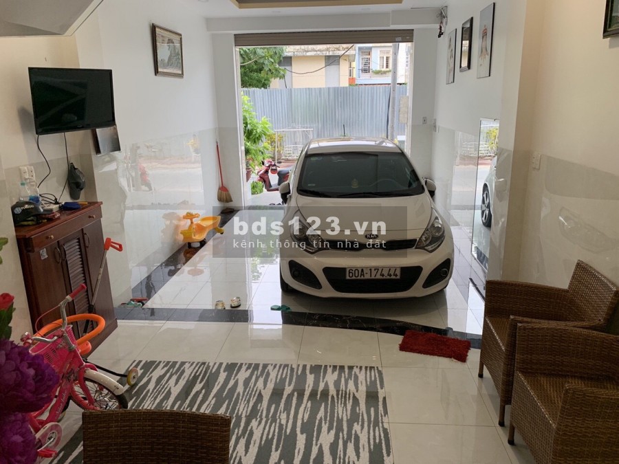 Cho thuê Nhà 250m2 Trệt 3 lầu có chỗ để xe hơi Đường số 9 Bình An Quận 2