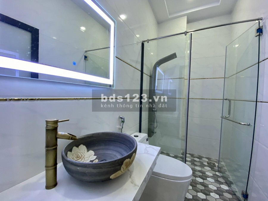 Nhà đẹp cao cấp 5 tầng có thag máy mt đườg 15m thôg quag trug p10 gv tphcm