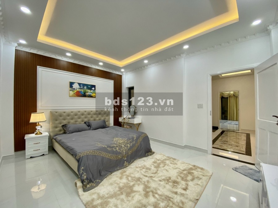 Nhà đẹp cao cấp 5 tầng có thag máy mt đườg 15m thôg quag trug p10 gv tphcm