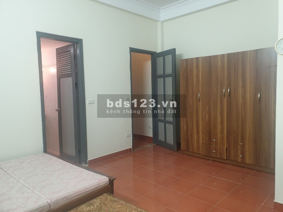 Cho thuê nhà 3 tầng trong ngõ 373 Âu Cơ, Nhật Tân!