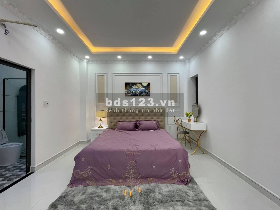 Nhà đẹp cao cấp 5 tầng có thag máy mt đườg 15m thôg quag trug p10 gv tphcm