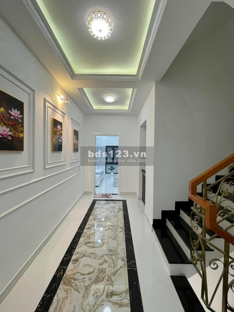 Nhà đẹp cao cấp 5 tầng có thag máy mt đườg 15m thôg quag trug p10 gv tphcm