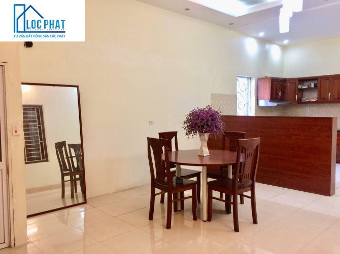Nhà đẹp Hoàng Quốc Việt Ô tô tránh Văn phòng dt 46m2 5 tầng, 5m mặt tiền Hơn 9 tỷ