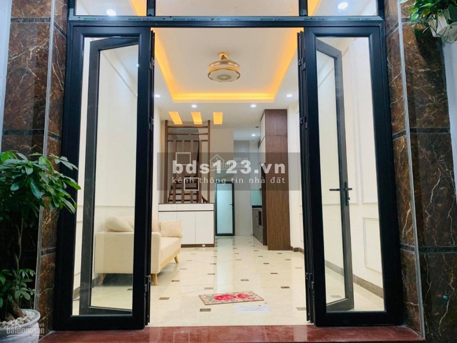 Bán gấp nhà đường Trần Minh Quyền, Quận 10, 5 tầng ban công, nhỉnh 6 tỷ, lh 0972010495