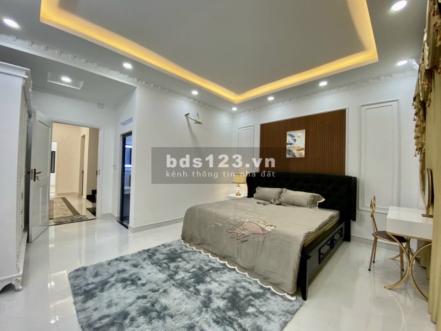 Nhà đẹp cao cấp 5 tầng có thag máy mt đườg 15m thôg quag trug p10 gv tphcm