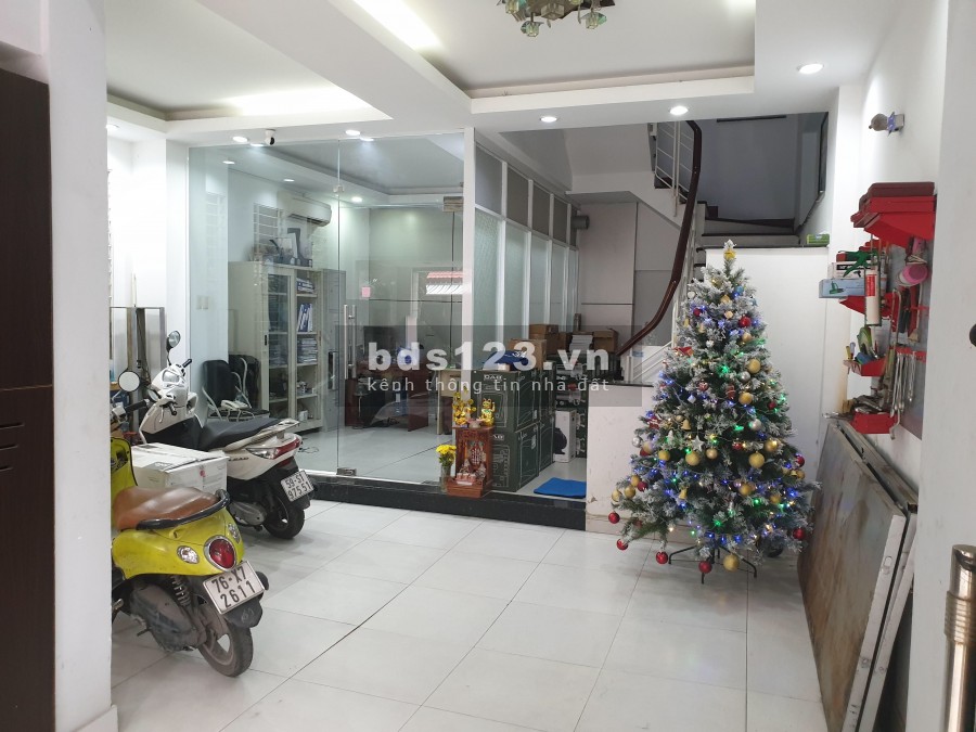 Cho thuê văn phòng ngang 6m đường Tân Cảng giá 20 triệu