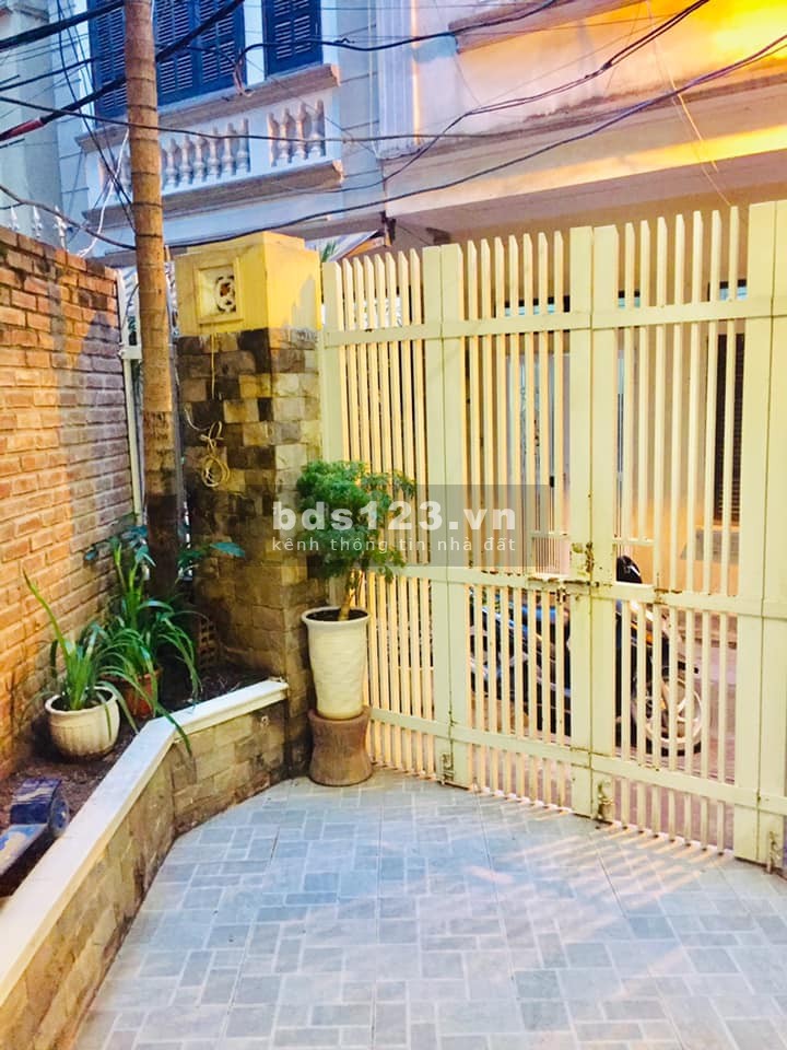 NHÀ SỐ PHONG THỦY LỘC PHÁT HIỆN ĐẠI GIỮA THỦ ĐÔ GIÁ SANG TAY 6.7 TỶ (có thương lượng)
