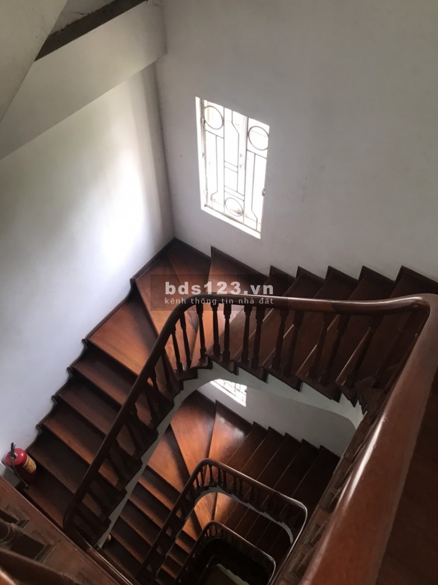 Nhà đẹp Phố Võ Chí Công, 5 tầng, 40m2 giá 3,5 tỷ