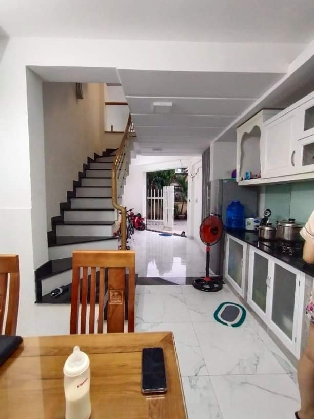 Bán Nhà Chính Chủ Đường CMT8 45 m2, 4Lầu 4PN , 4 WC Giá Rẻ.