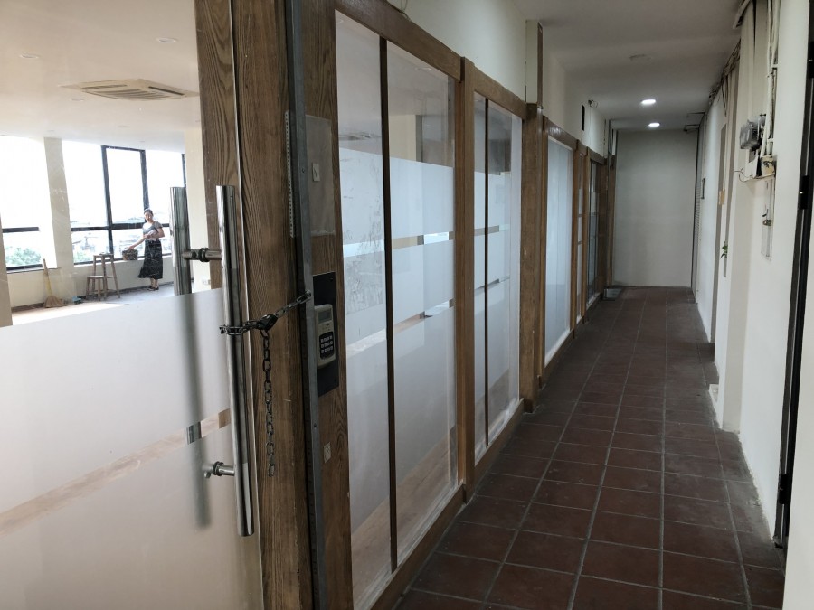 Cho thuê văn phòng tại tầng 6 tòa chung cư 70 Nguyên Hồng, Đống Đa Giá 10 UDS/M2/TH LH 0902145566