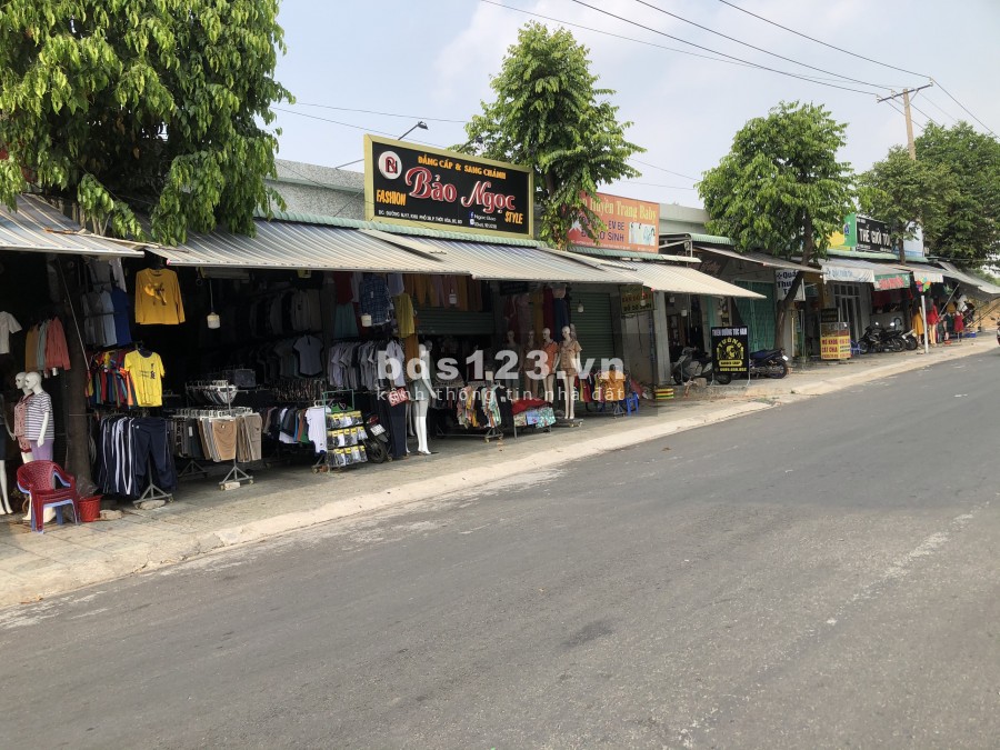 Cần bán rẻ đất mặt tiền Đường rộng, ngay khu công nghệ cao Bìnhn Dương, dân dông, sát trường học sát chợ, kinh doanh tốt