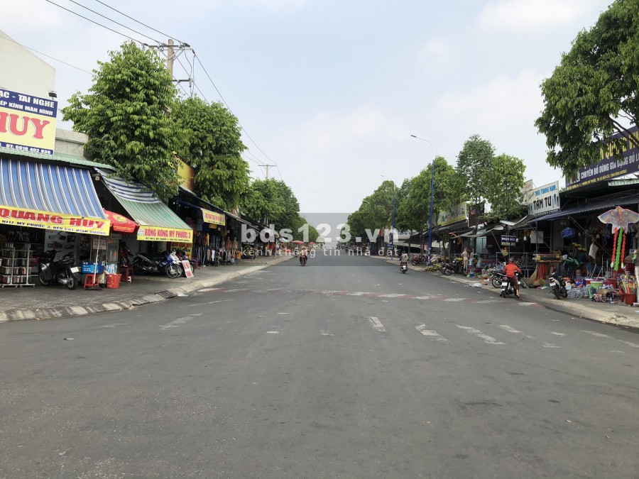 Cần bán rẻ đất mặt tiền Đường rộng, ngay khu công nghệ cao Bìnhn Dương, dân dông, sát trường học sát chợ, kinh doanh tốt