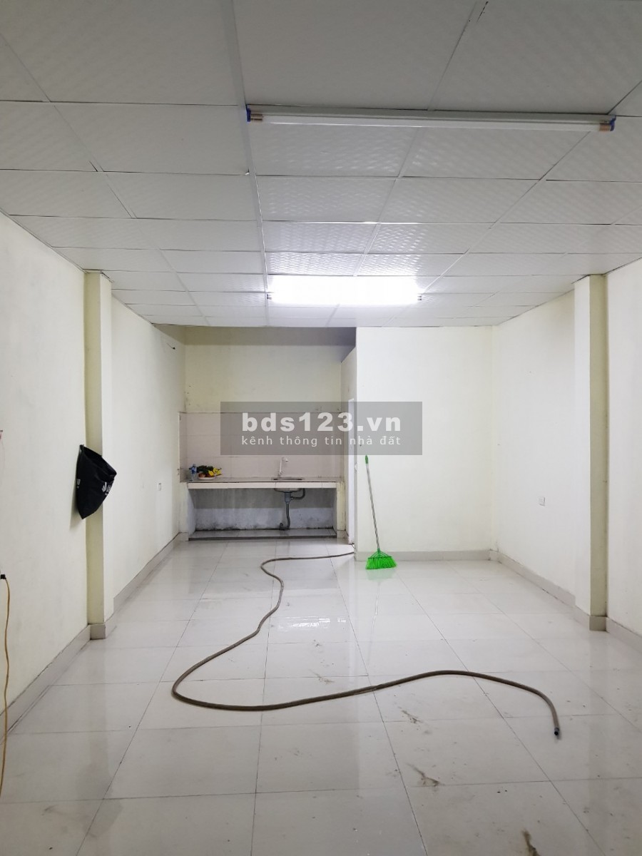 Cho thuê 220m kho, xưởng Quang Tiến Đại Mỗ, có VP sạch sẽ, có thể ở lại