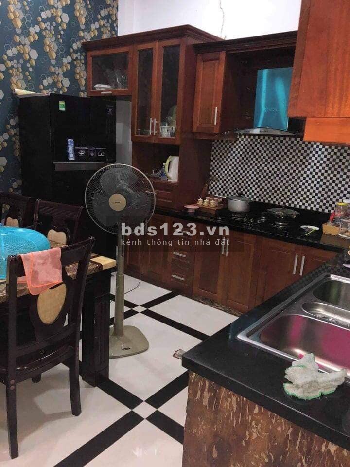 Nhà mặt tiền 10, P14, Tân Bình, 58m2, 3 tầng, ngang 4.1m, KD sầm uất, 15tỷ5