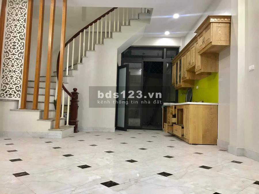 Cần bán nhà khu vực Vĩnh Tuy 3 thoáng nhà rộng ngõ to xây đẹp 5 tầng