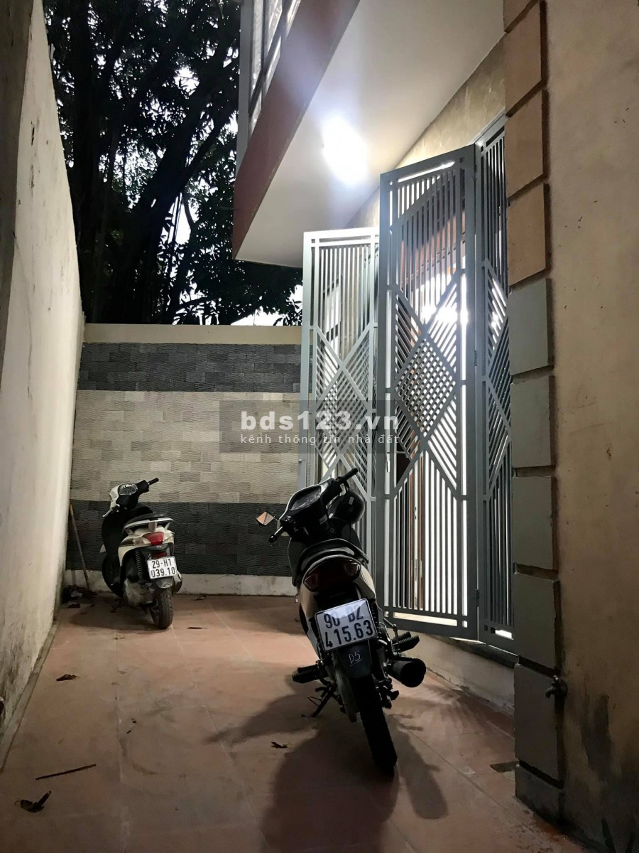 Cần bán nhà khu vực Vĩnh Tuy 3 thoáng nhà rộng ngõ to xây đẹp 5 tầng