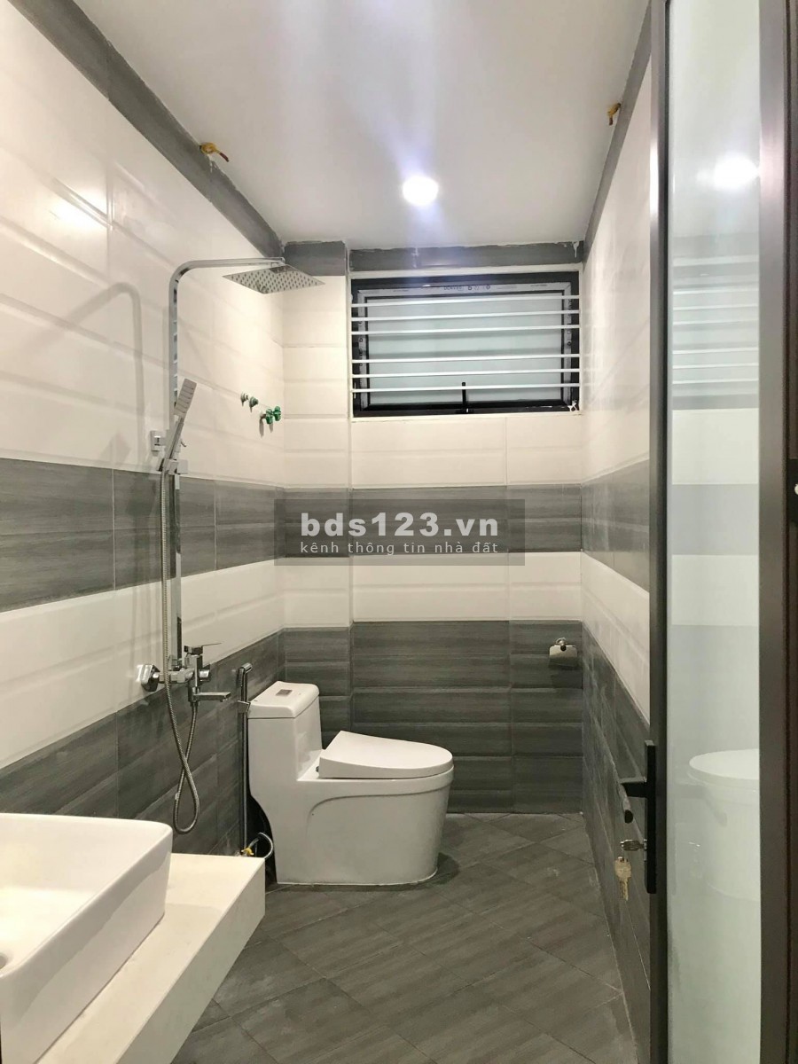 Cần bán nhà khu vực Vĩnh Tuy 3 thoáng nhà rộng ngõ to xây đẹp 5 tầng