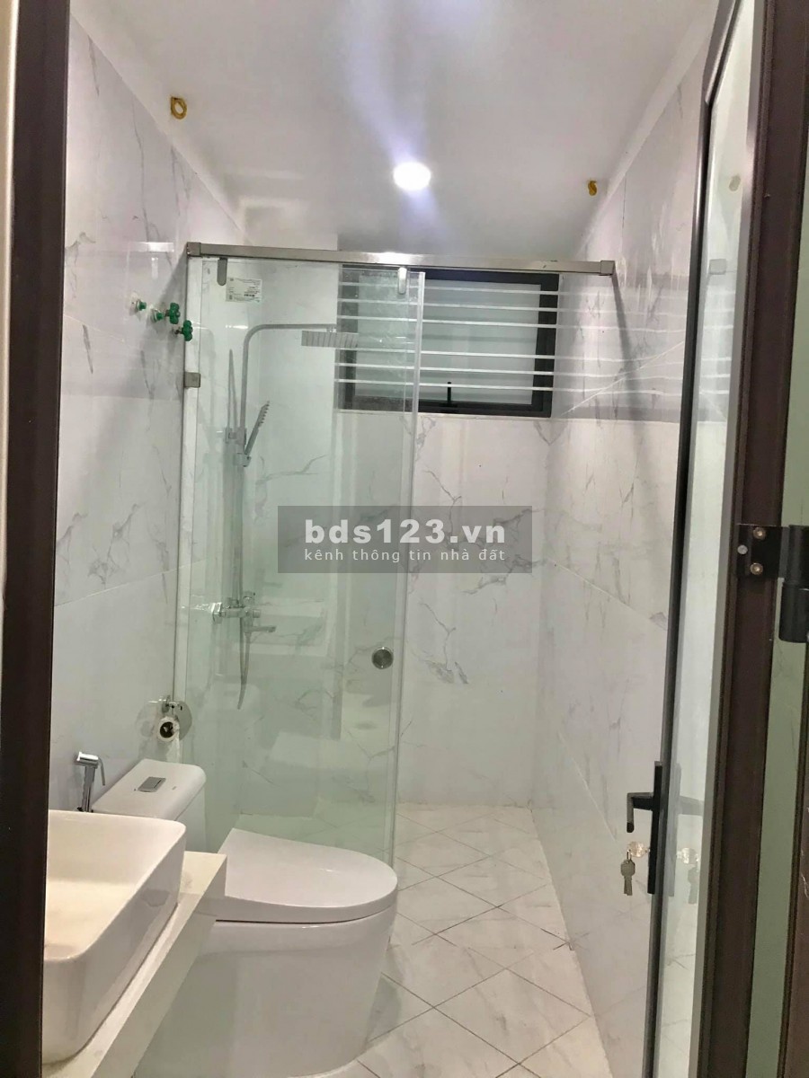 Cần bán nhà khu vực Vĩnh Tuy 3 thoáng nhà rộng ngõ to xây đẹp 5 tầng