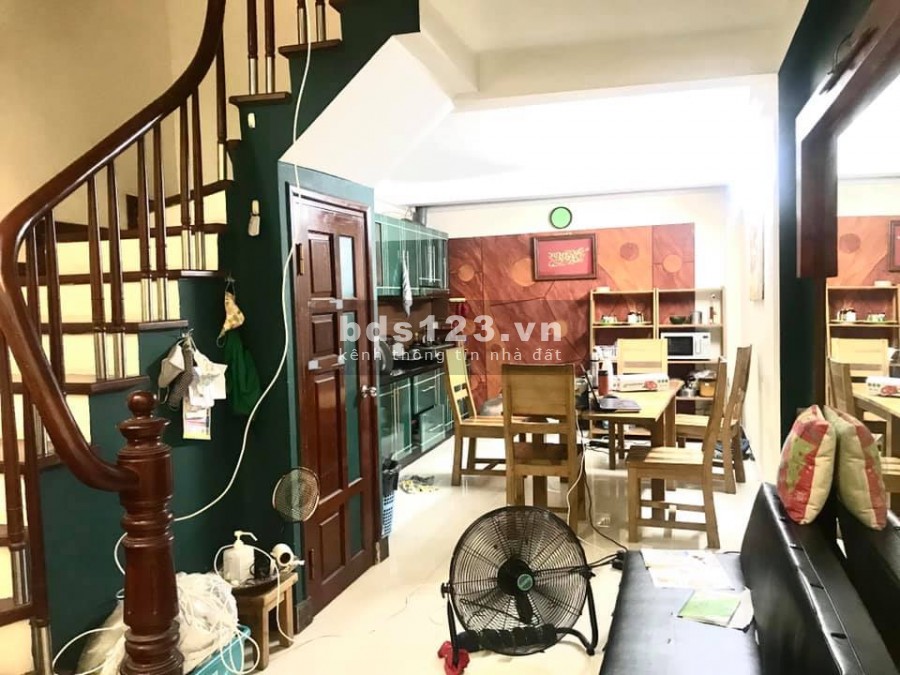 BÁN NHÀ 33M NGUYỄN VĂN CỪ, 5T. MỚI KÍNH KONG XÁCH VALI VỀ Ở NGAY. GIÁ 3,35 TỈ