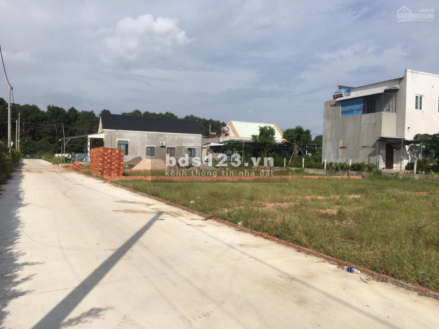 Đất sổ đỏ chính chủ ven biển Hồ Tràm DT 220m2, TC 100m2 Giá 3,39 tỷ. LH: 0939219993