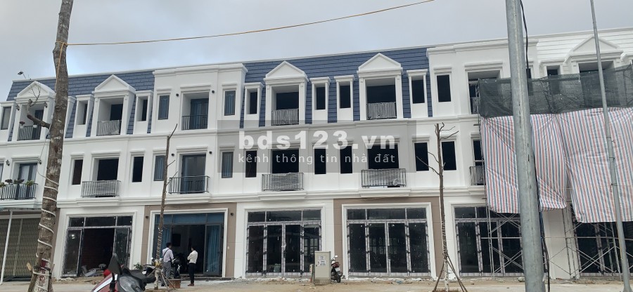 Cần ra đi căn nhà SHOPHOUSE ngay TTTP QUẢNG NGÃI giá ưu đãi CHO ae THIỆN CHÍ